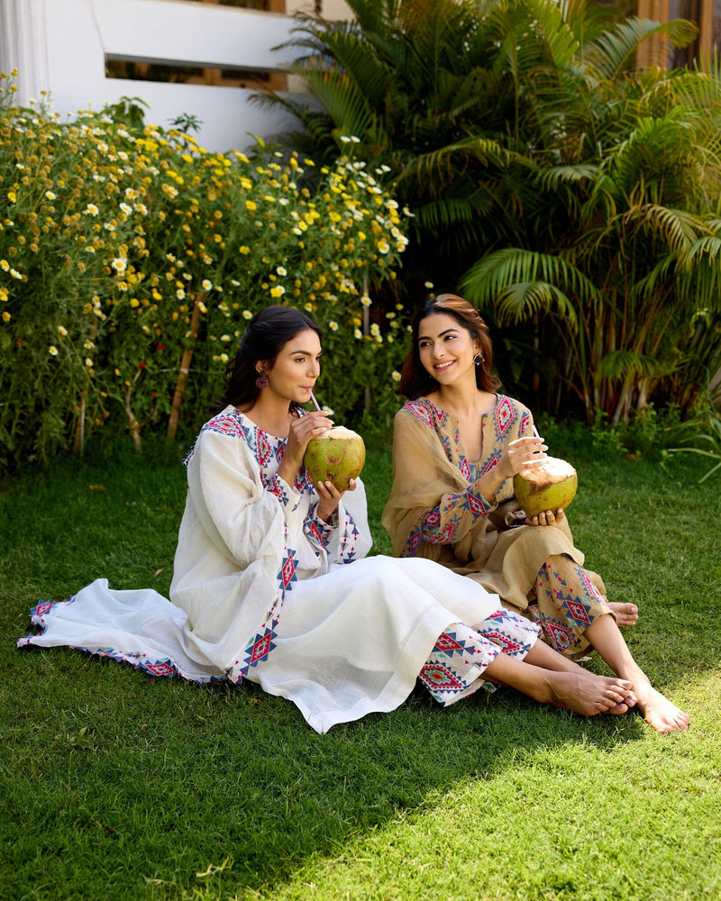 SPIRITED FLOWER CHILD- SET OF 3( KURTA,PANT & DUPATTA) Naaz By Noor 