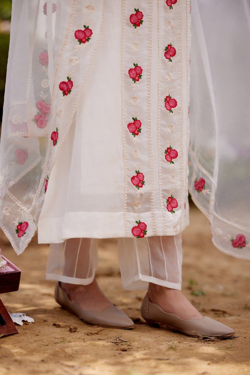 WHITE DAISY fields-set of 3( kurta,pant & dupatta) Naaz By Noor 