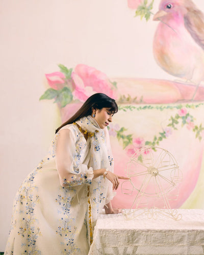 WHITE - SET OF 3 ( KURTA, PANT & DUPATTA) Naaz By Noor 