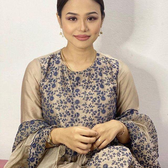 Bone Grey Kurta With Pants And Dupatta - Naaz By Noor