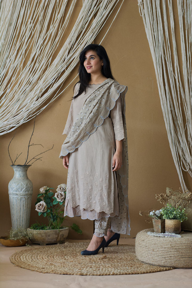 CAPPUCINNO ROSE SCHIFFLI KURTA WITH HAREM PANTS AND PRINTED DUPATTA - Naaz By Noor