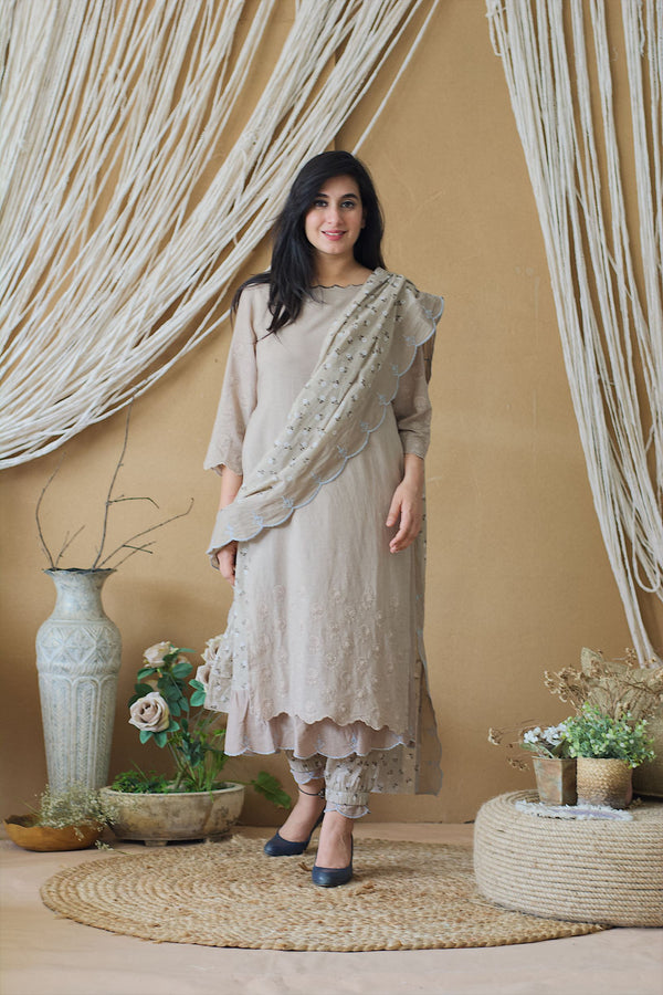 CAPPUCINNO ROSE SCHIFFLI KURTA WITH HAREM PANTS AND PRINTED DUPATTA - Naaz By Noor