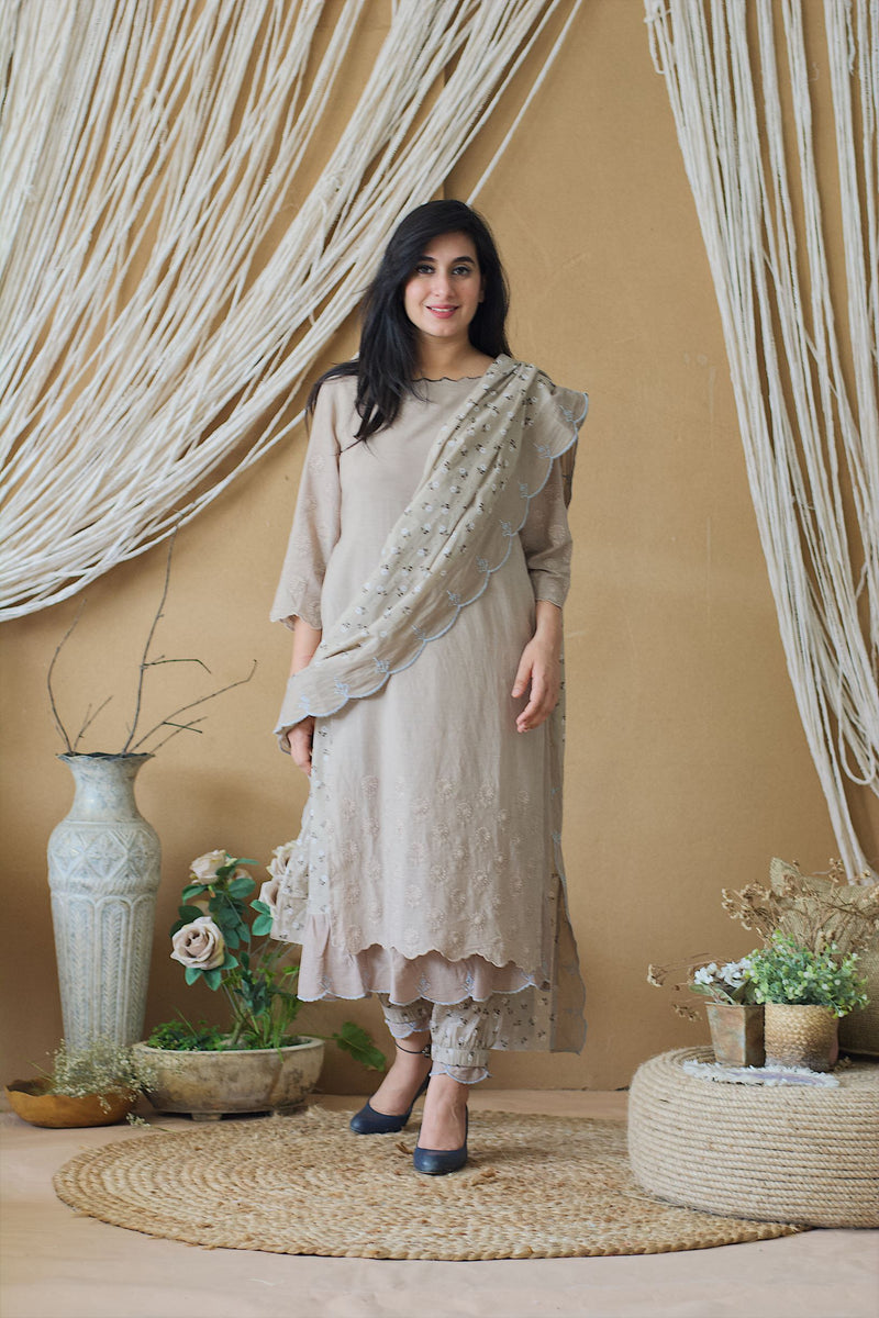 CAPPUCINNO ROSE SCHIFFLI KURTA WITH HAREM PANTS AND PRINTED DUPATTA - Naaz By Noor
