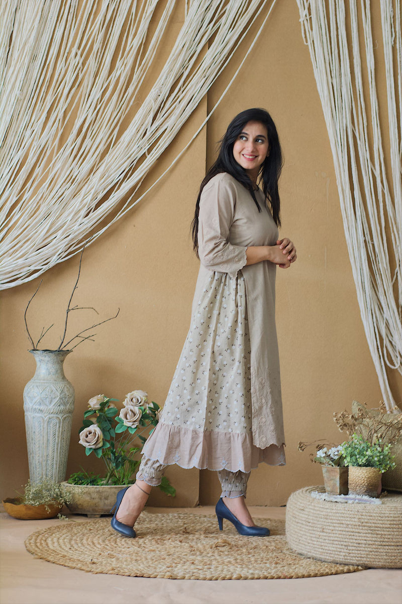 CAPPUCINNO ROSE SCHIFFLI KURTA WITH HAREM PANTS AND PRINTED DUPATTA - Naaz By Noor