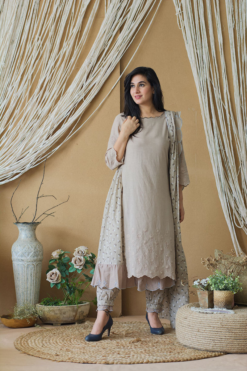 CAPPUCINNO ROSE SCHIFFLI KURTA WITH HAREM PANTS AND PRINTED DUPATTA - Naaz By Noor