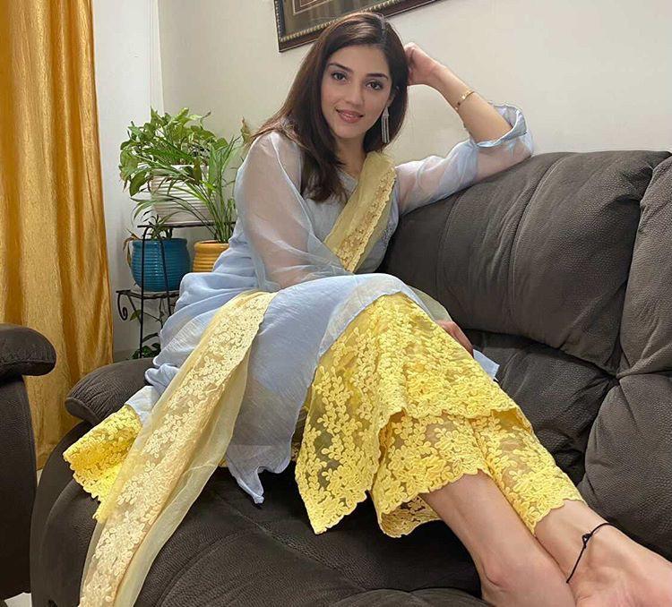 FROST BLUE AND YELLOW IRIS ENSEMBLE - Naaz By Noor