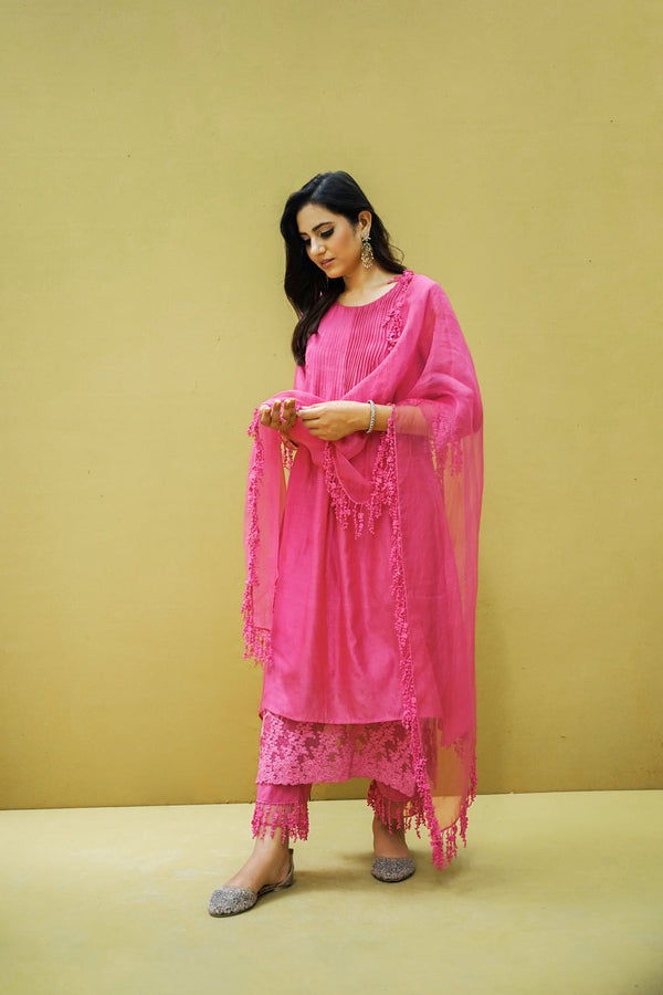 goonj( hot pink)- set of 3- kurta, pant & dupatta Naaz By Noor 
