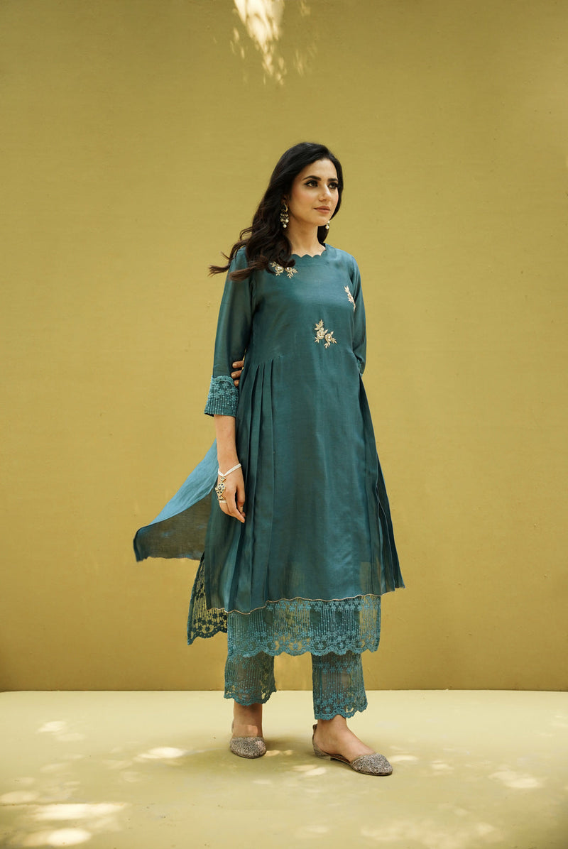 goonj(yale)- set of 3 - kurta, pant & dupatta Naaz By Noor 