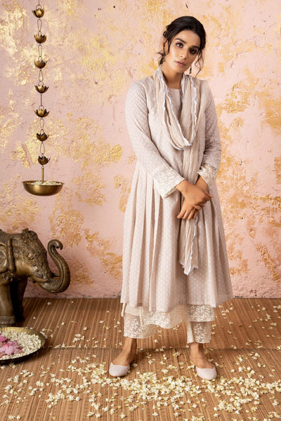 Grey And White Pleated Kurta With Straight Pants And Stole - Naaz By Noor