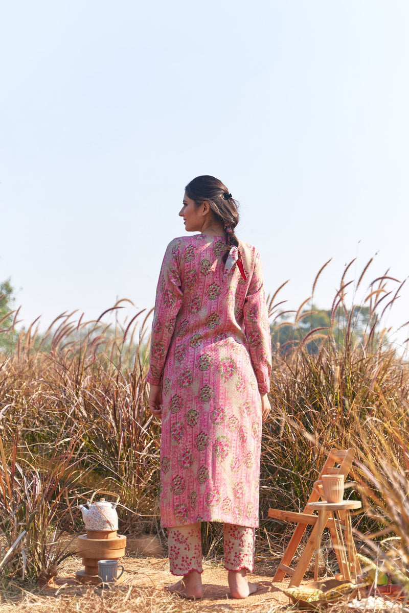 gulabi si subah- set of 2 ( kurta with embroidered pants in warm beige ) Naaz By Noor 