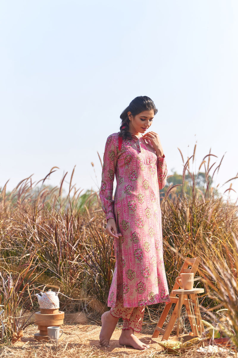 gulabi si subah- set of 2 ( kurta with embroidered pants in warm beige ) Naaz By Noor 