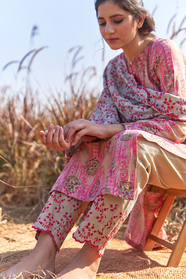 gulabi si subah- set of 2 ( kurta with embroidered pants in warm beige ) Naaz By Noor 