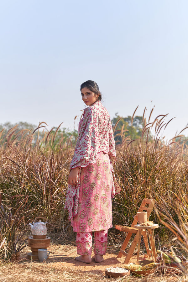 gulabi si subah-set of 3 ( kurta, blush booti pants & wool dupatta) Naaz By Noor 