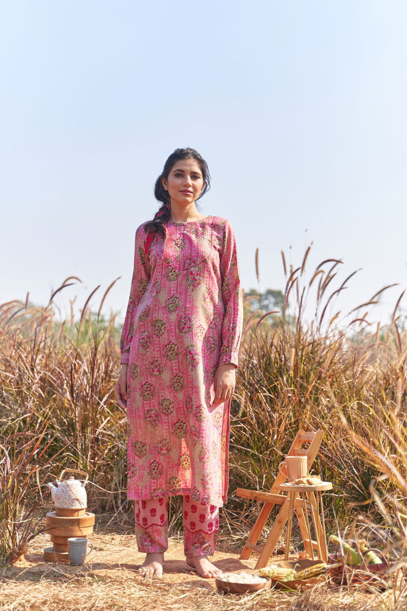 gulabi si subah-set of 3 ( kurta, blush booti pants & wool dupatta) Naaz By Noor 