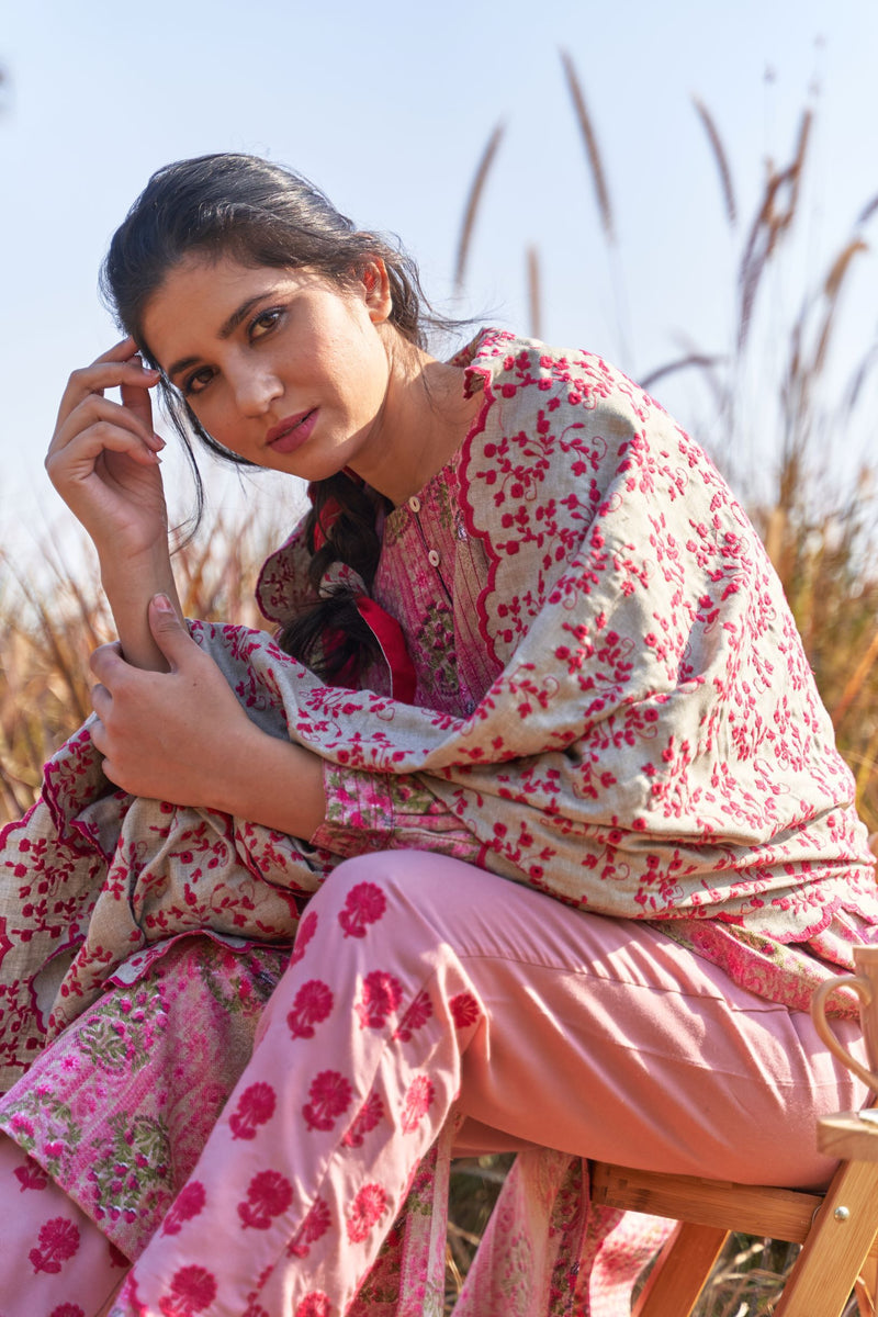 gulabi si subah-set of 3 ( kurta, blush booti pants & wool dupatta) Naaz By Noor 