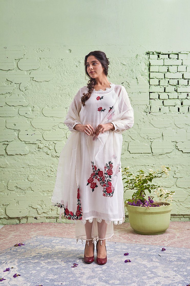 JAMUN ki tokri ( gori )- Set of 3- kurta , pant & dupatta Naaz By Noor 