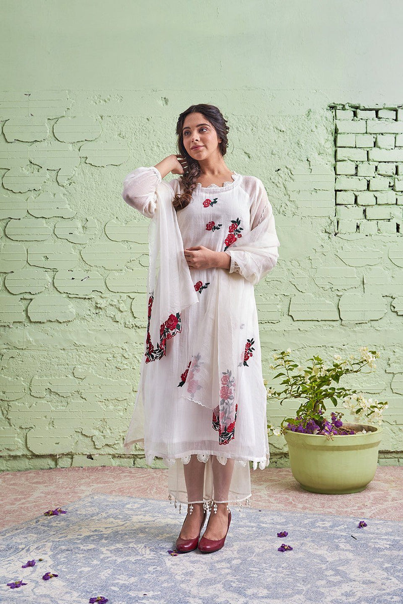 JAMUN ki tokri ( gori )- Set of 3- kurta , pant & dupatta Naaz By Noor 