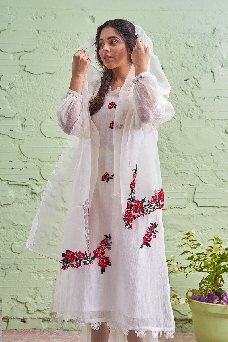 JAMUN ki tokri ( gori )- Set of 3- kurta , pant & dupatta Naaz By Noor 