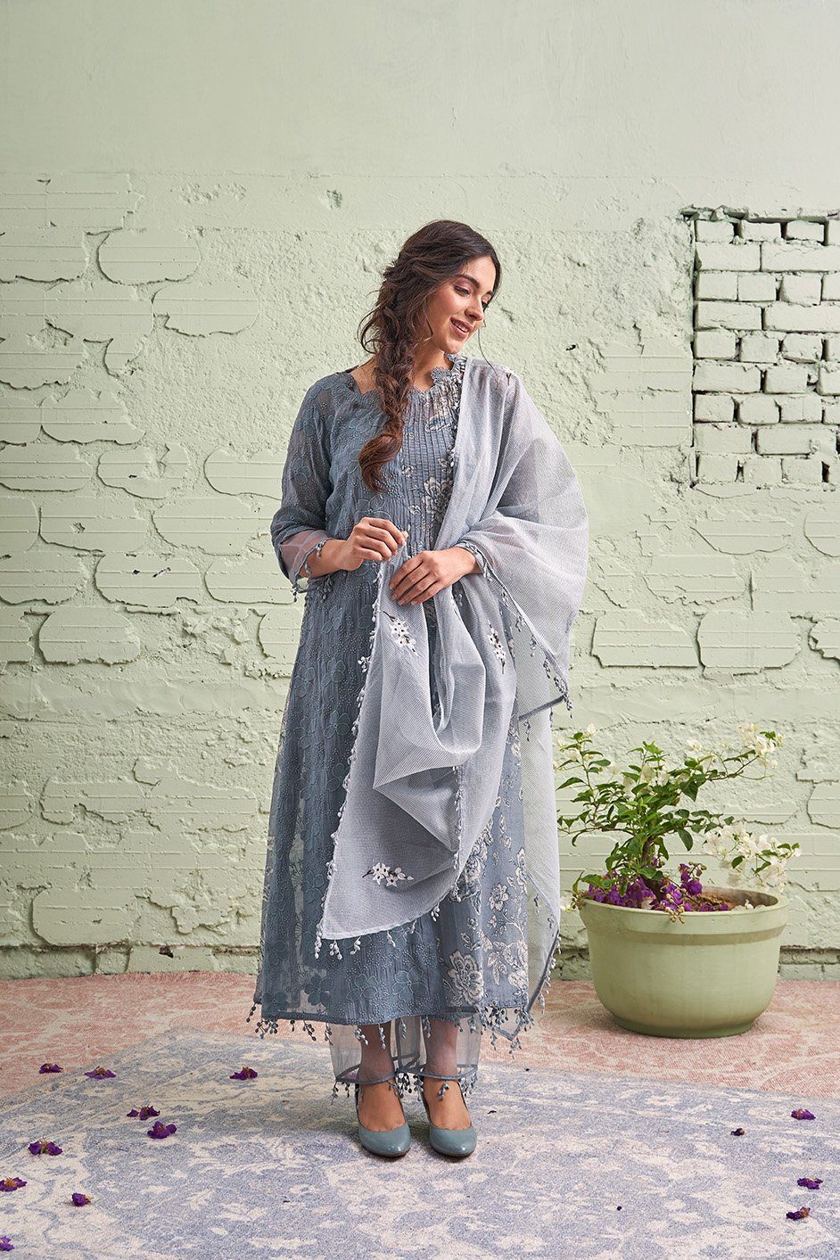JAMUN ki tokri ( neela sa Sleti)- set of 3- kurta, pant & dupatta Naaz By Noor 