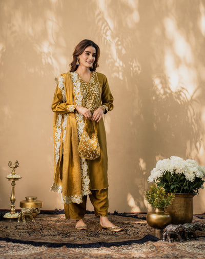 KISHMISH( meethi sauf)- set of 3- kurta, pant & dupatta Naaz By Noor 
