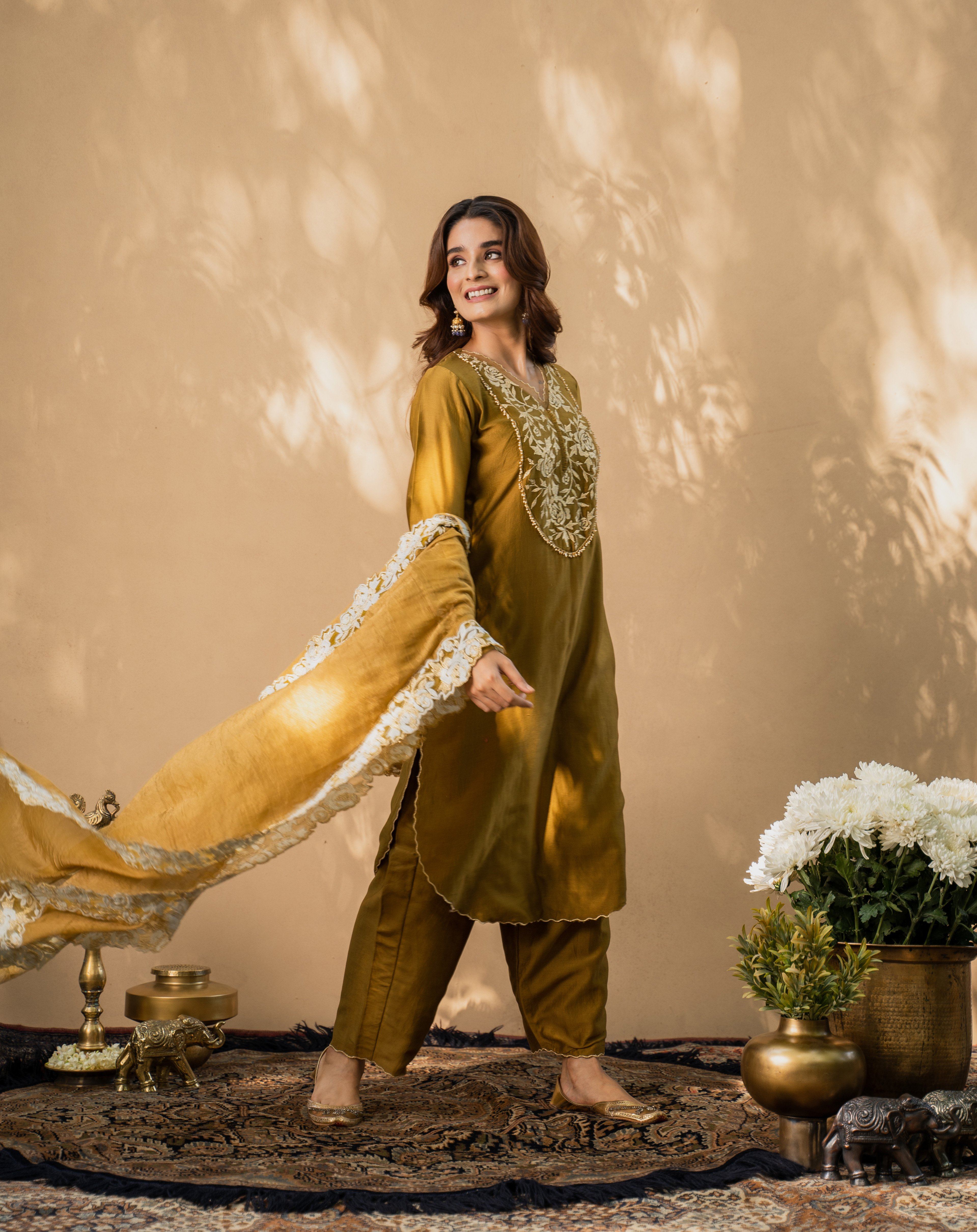 KISHMISH( meethi sauf)- set of 3- kurta, pant & dupatta Naaz By Noor 