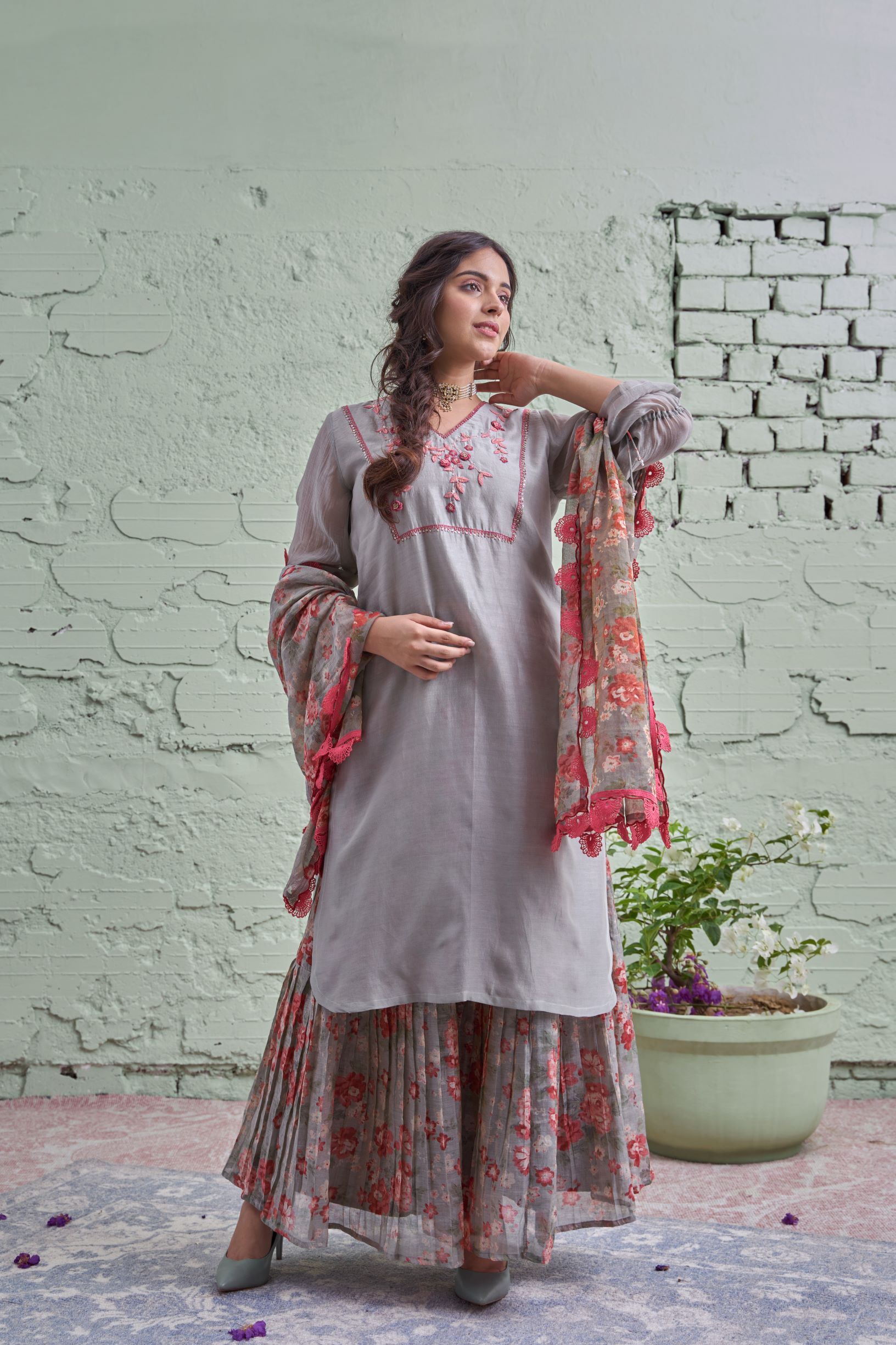 RAKHI-tyohaar ki thali sleti- set of 3- kurta, sharara & dupatta Naaz By Noor 