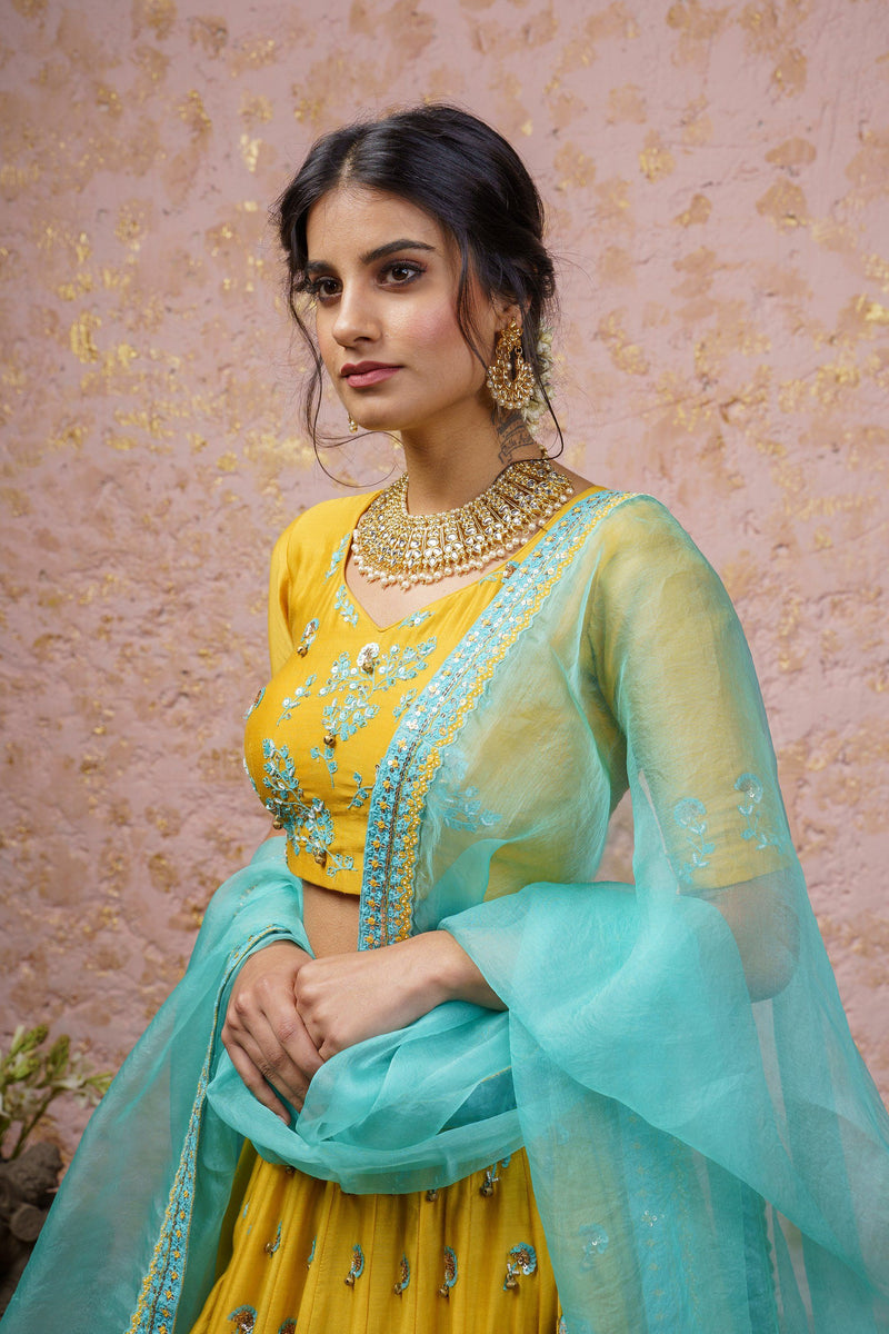 Yellow Lehenga Set With Turquoise Dupatta - Naaz By Noor