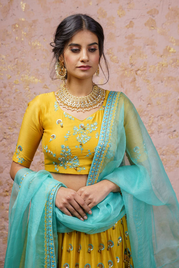 Yellow Lehenga Set With Turquoise Dupatta - Naaz By Noor